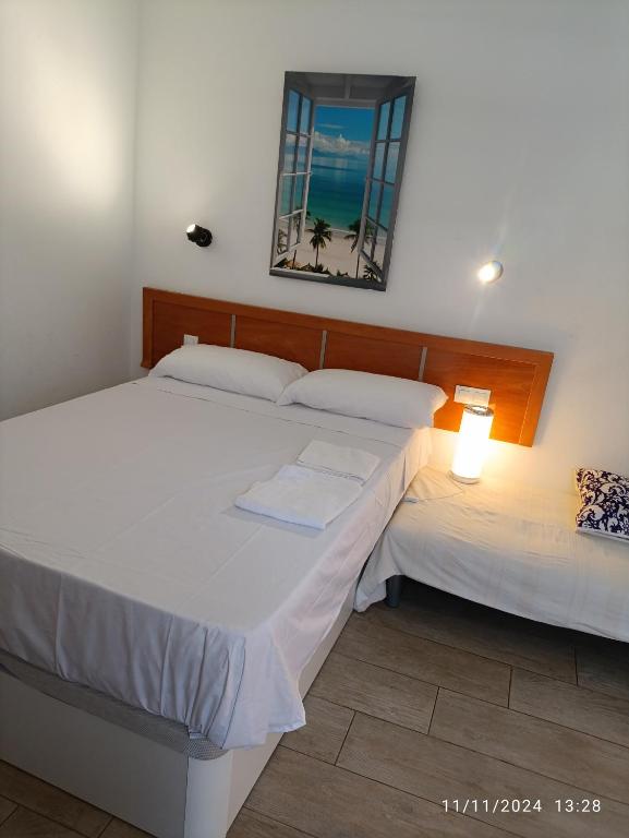 central luminous cute studio by the beach & harbour - 3