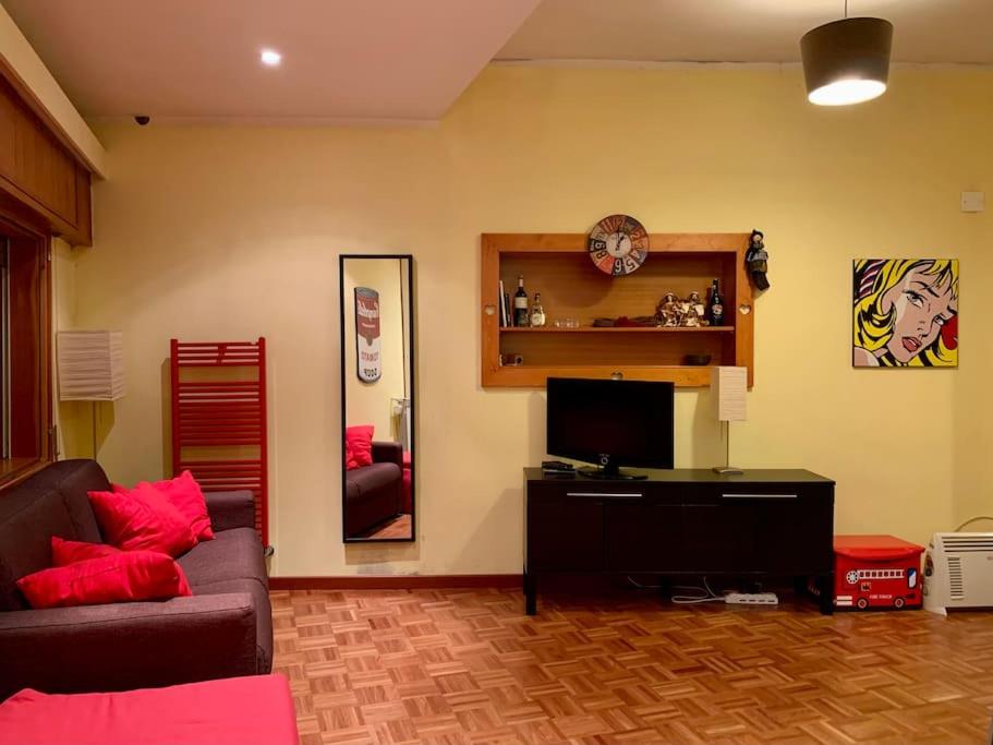 Skiing House - 2