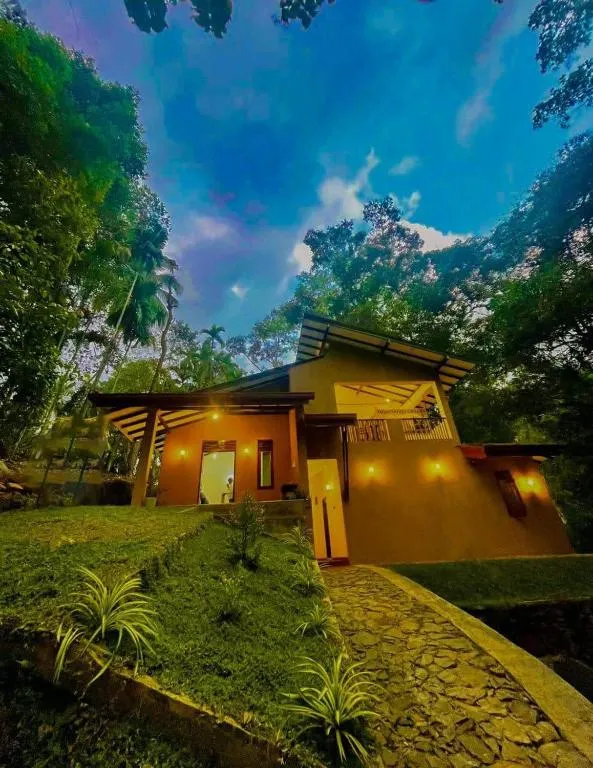 River's Edge Resort Sinharaja，位于Kudawe的酒店
