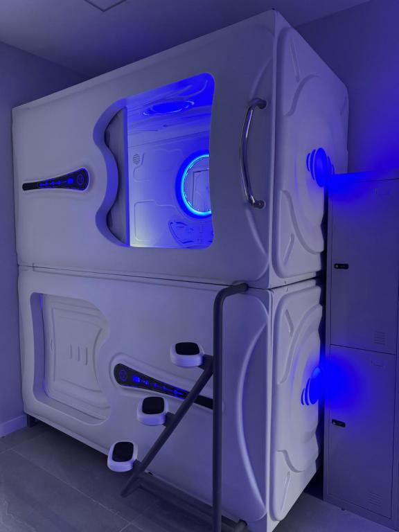 Hostel Space Capsule - 2