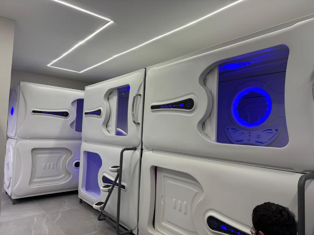 Hostel Space Capsule - 4