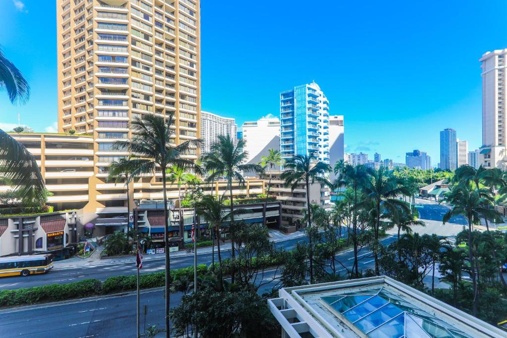 Ilikai Tower 405 City View 1BR, Honolulu