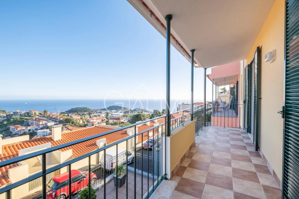 Casa do Pico by GALMI, Funchal