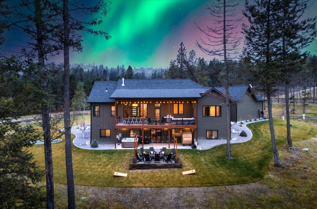 Luxe Lakeside New Build by Flathead Lake Speakeasy, Somers