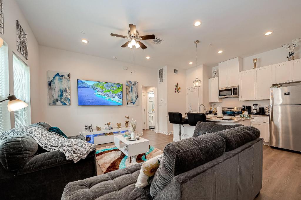 Stylish Cottage in Gated Community with High-Speed Wi-Fi, Houston