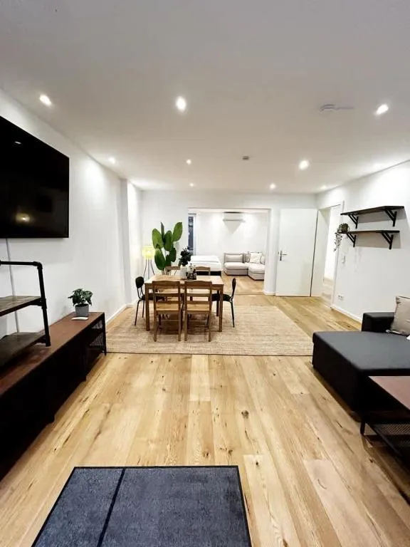 Spacious Apartment for 12 in Hamburg, Hotel in Hamburg