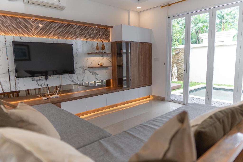 4-Bedroom Villa in Pecatu with Pool