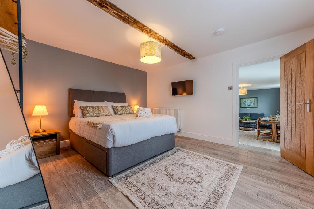 Hillary's Hideaway, Broseley