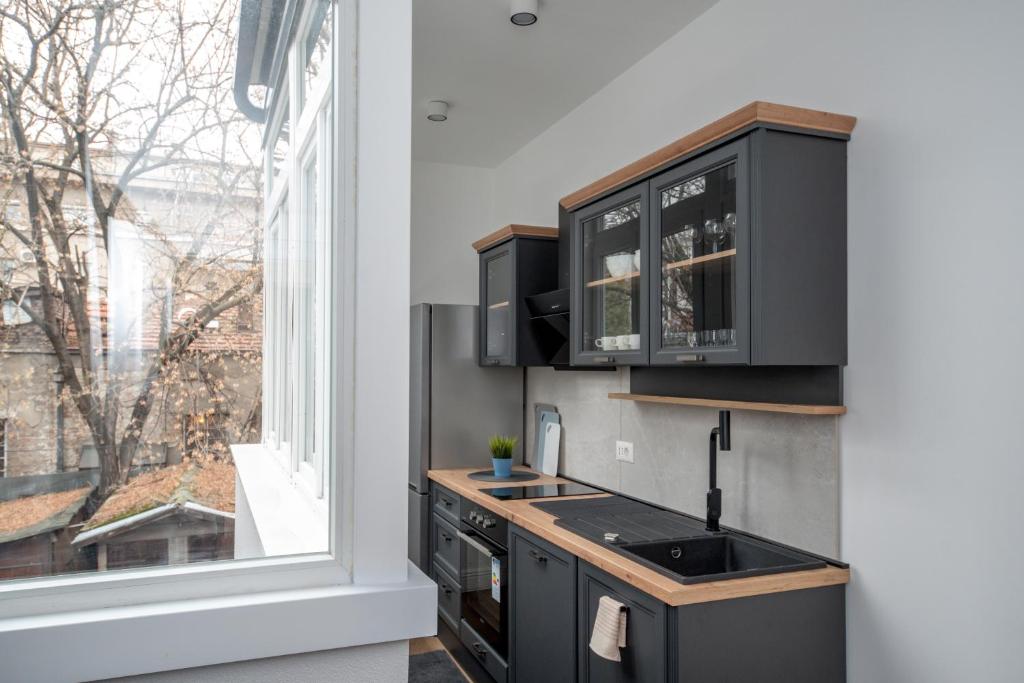 Top Central 6 Apartments - 3