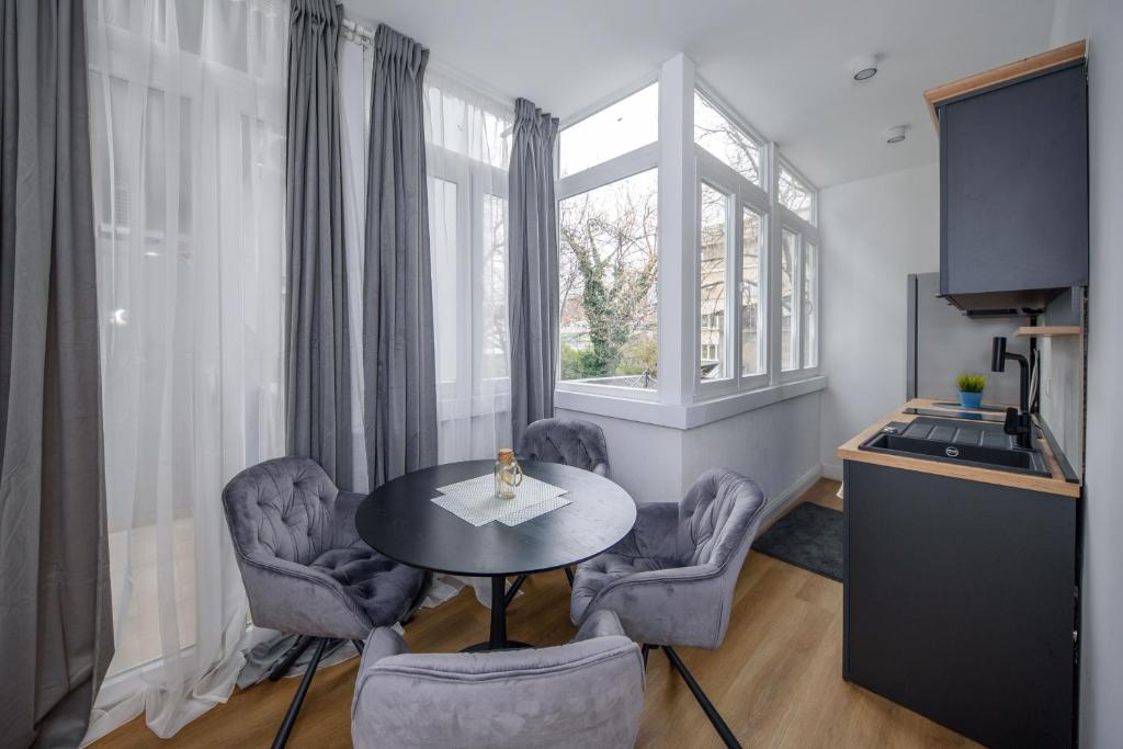 Top Central 6 Apartments - 1