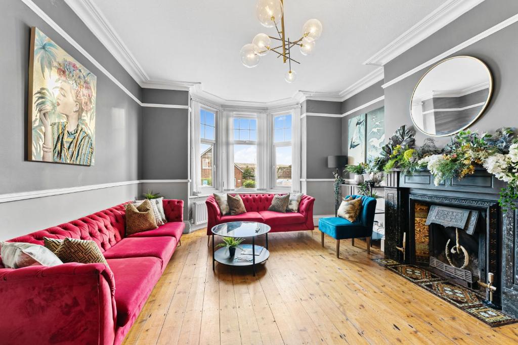 7 Bedroom Abode of Robin Hoods Bay - Hot-tub - Pets, Robin Hood's Bay