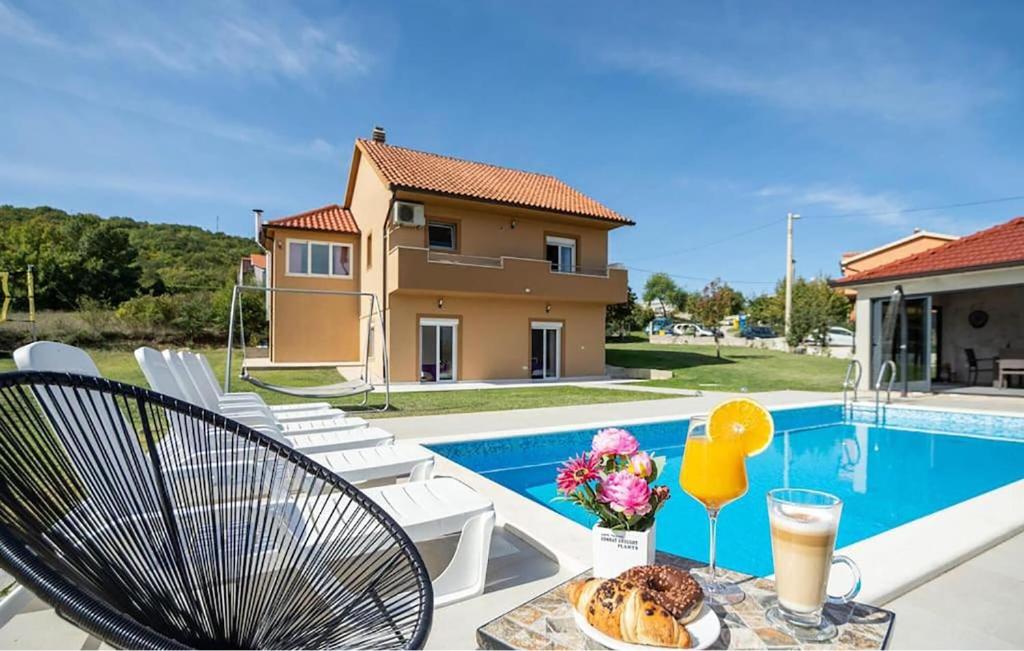 Stunning Home In Trilj With Wifi, Trilj