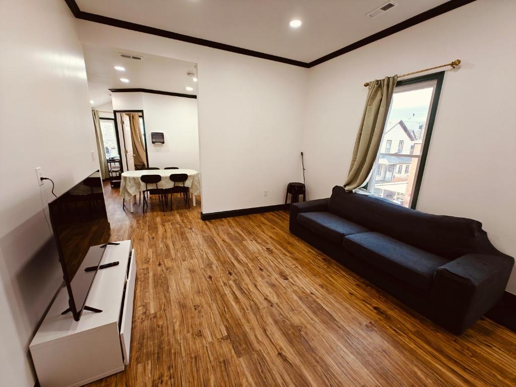 New! Golden Retriever walk to the falls, Niagara Falls