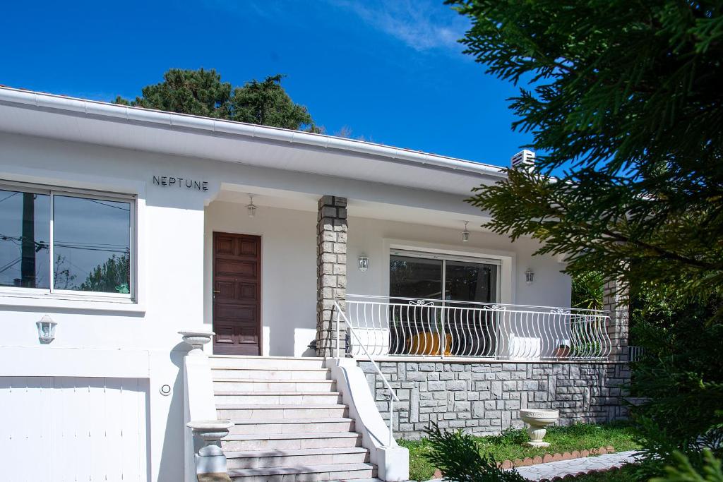Villa Spacieuse avec Piscine Privée - 1