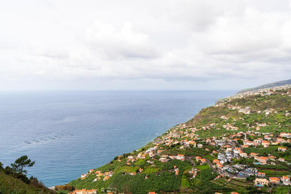 Ana's View, cozy apartment, AC, sea view & parking, Arco da Calheta