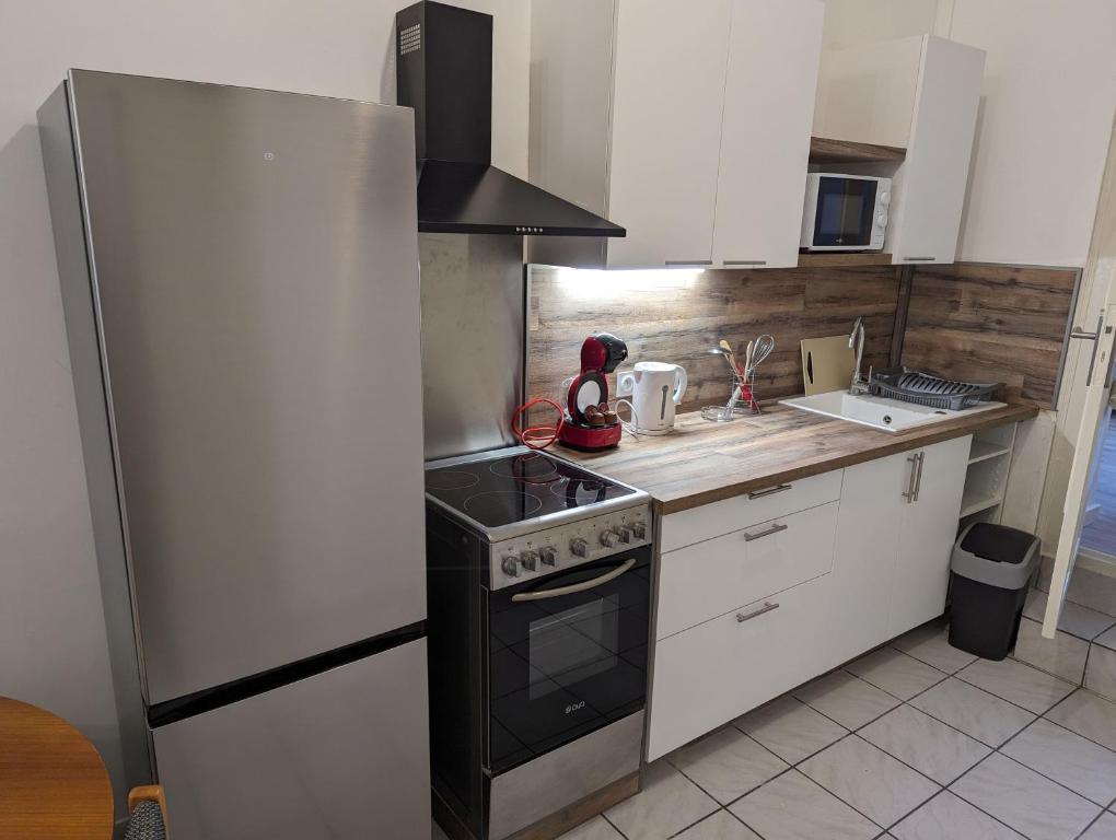 Proche du centre ville, calme, climatisé, avec 2 salles d'eau - 3