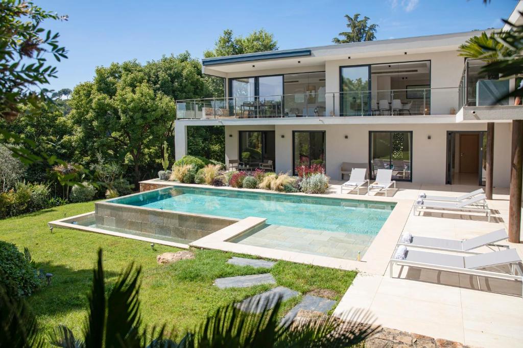 REF 2152 - Le Cannet - Sea view villa for rent, Le Cannet