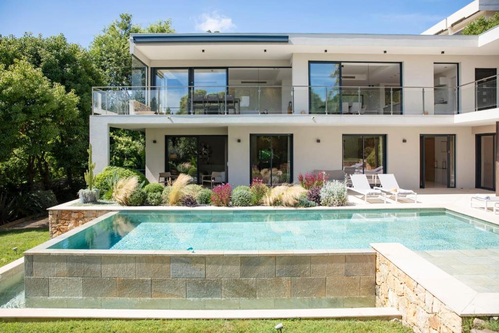 REF 2152 - Le Cannet - Sea view villa for rent - 2