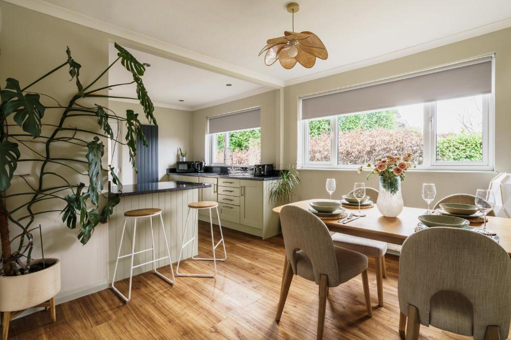 Hillcrest - Central 2 Bed Flat with Parking, Bowness-on-Windermere