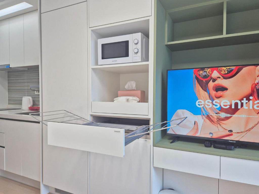 Rest, Sofa Bed City View Bidet Water Purifier in the heart of Seoul