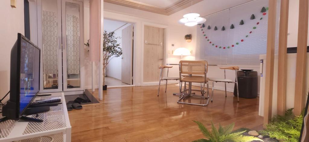 C-1 White Linen House,3br