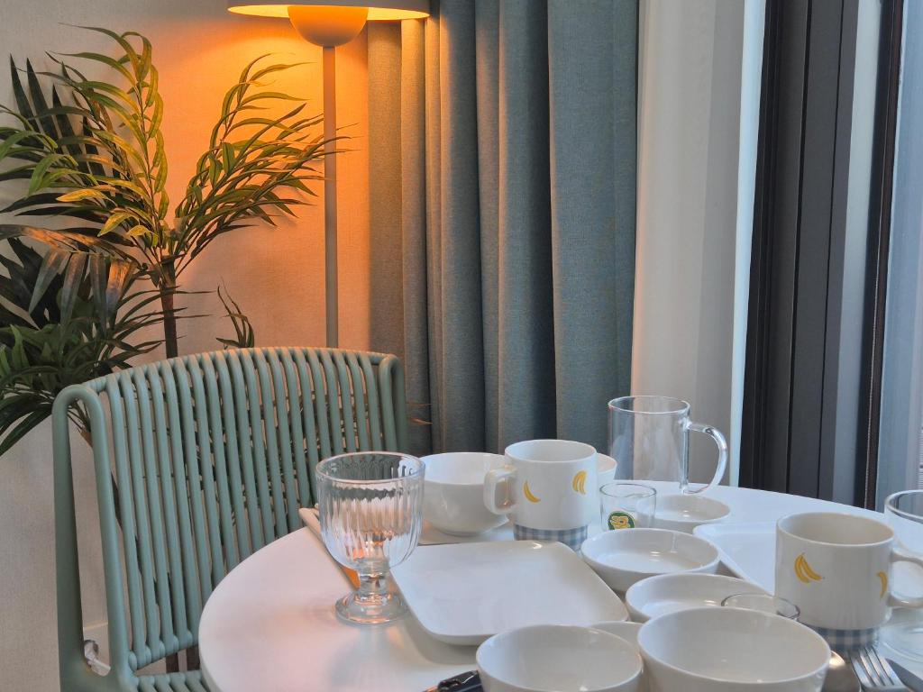 Rest, Sofa Bed City View Bidet Water Purifier in the heart of Seoul