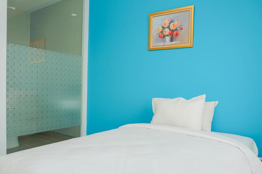Studio Room at Guest House Way Seputih near Taman Anggrek By Travelio, Jakarta