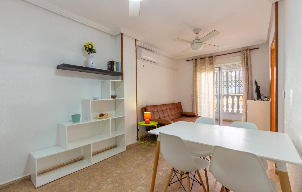 Lovely Apartment In Torrevieja With Swimming Pool - 4