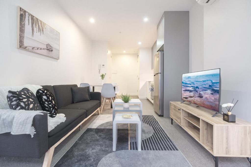 Elevated Style 1br In The Heart Of Mel With Study, Melbourne