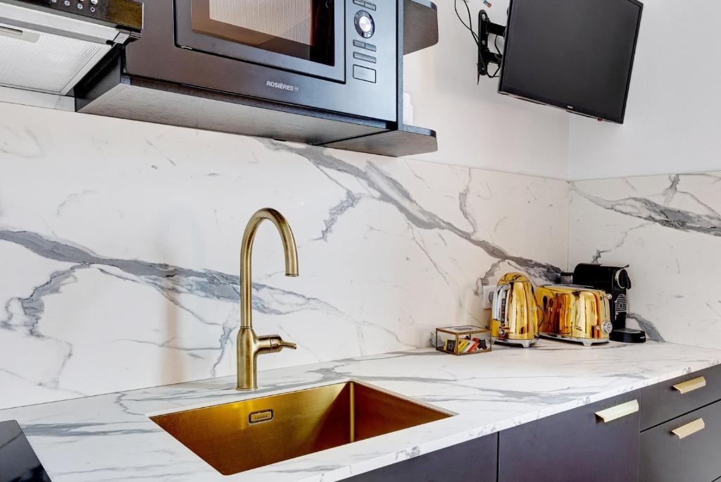 212 Suite Louboutin - Superb Apartment in Paris - 4