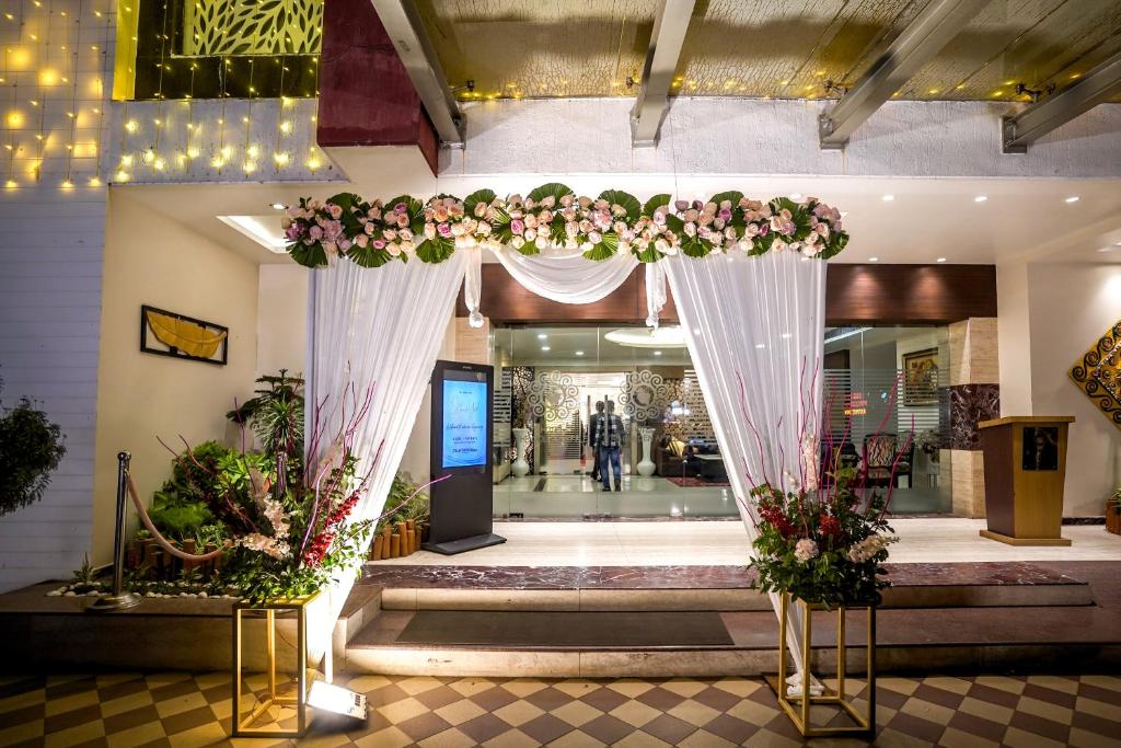 The Golden Apple Hotel