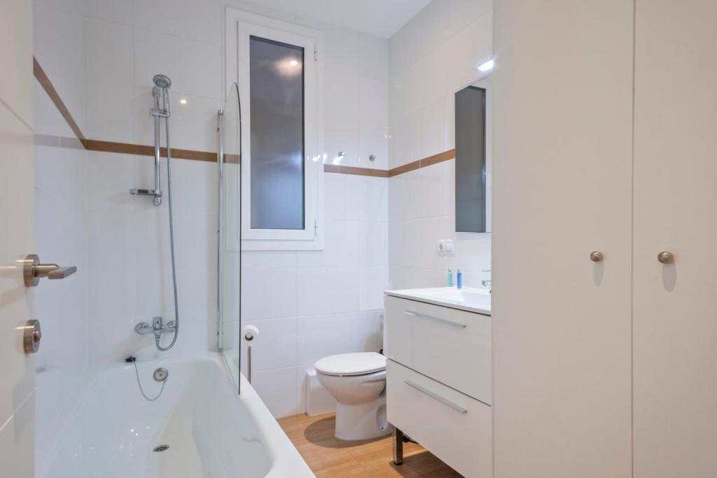 Cozy Apartment with Ensuite 11 - 1