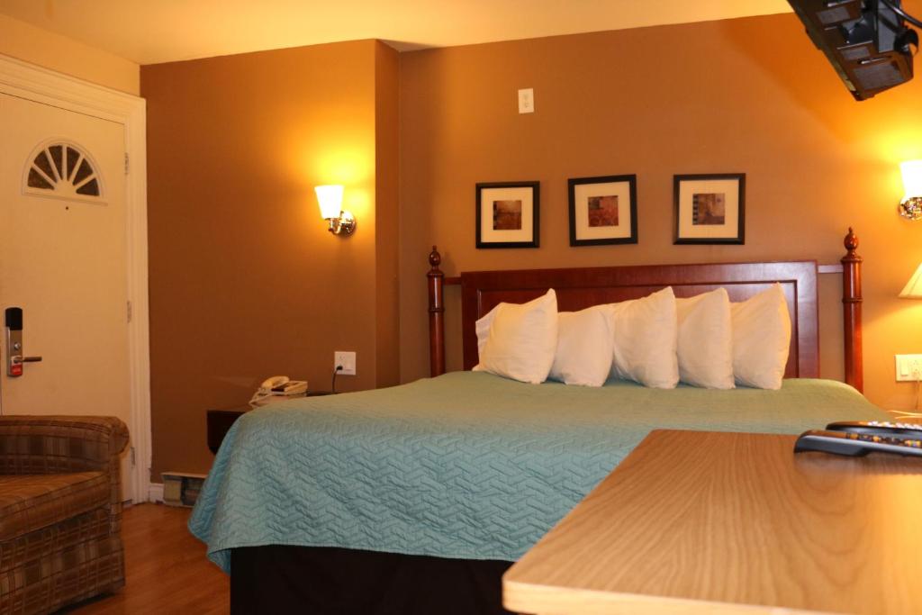 Midtown Motel & Suites photo