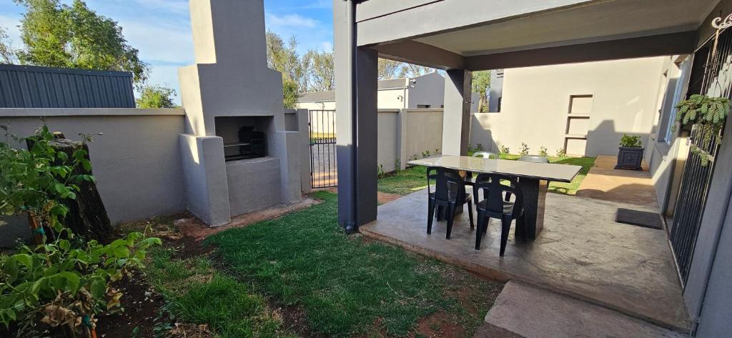 Meander Sky, Centurion