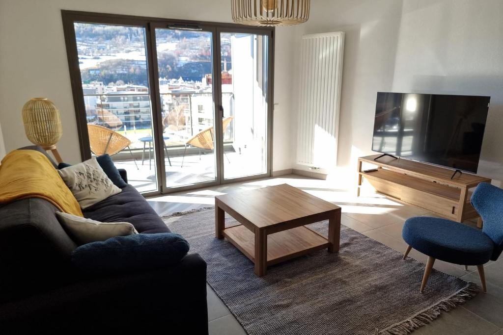 Beautiful T4 in new residence overhanging Briançon, Briançon