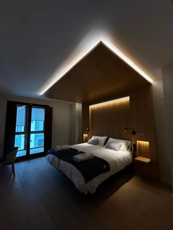 Hotel Miralrio Cacabelos，位于卡卡韦洛斯的酒店
