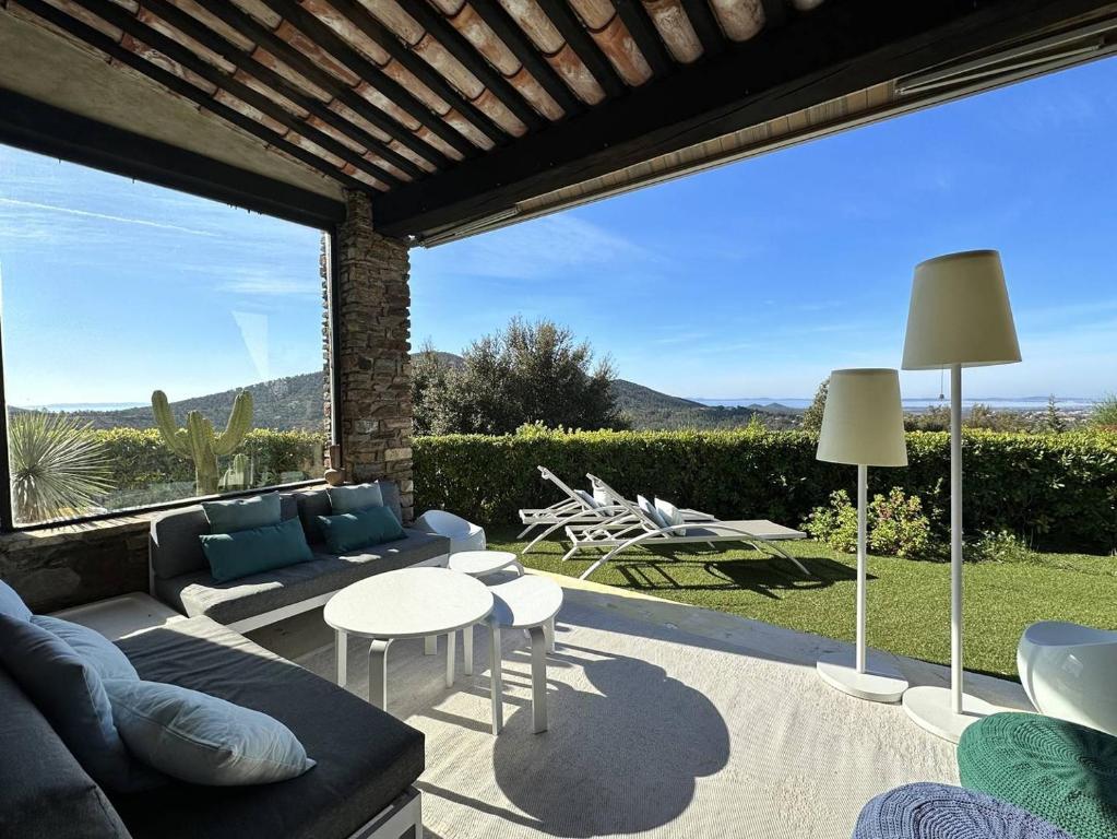 Villa Cosy pour 6 personnes avec piscine privée et vue panoramique sur les îles et les collines à La Londe les Maures - 4