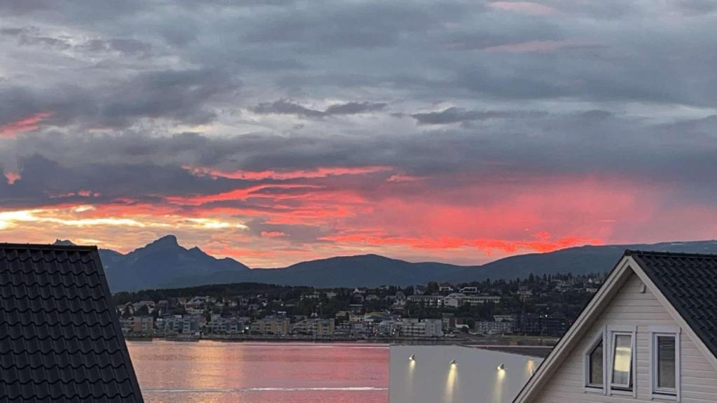 Tromsø - seksjonert hus i nydelige omgivelser, Tromsdalen