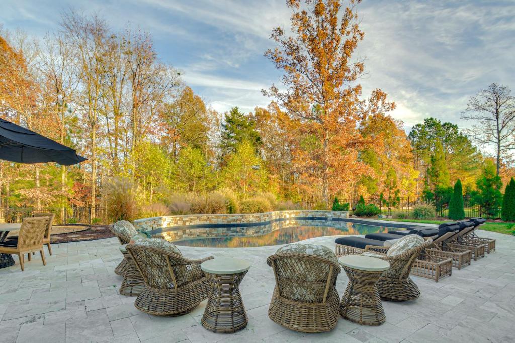 15 Mi to UNC Elegant Retreat with Patio and Pavilion!, Chapel Hill