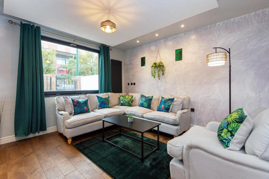 Spacious Cottage 3 Bedrooms with Free Private Parking in a Central Location, Redcar