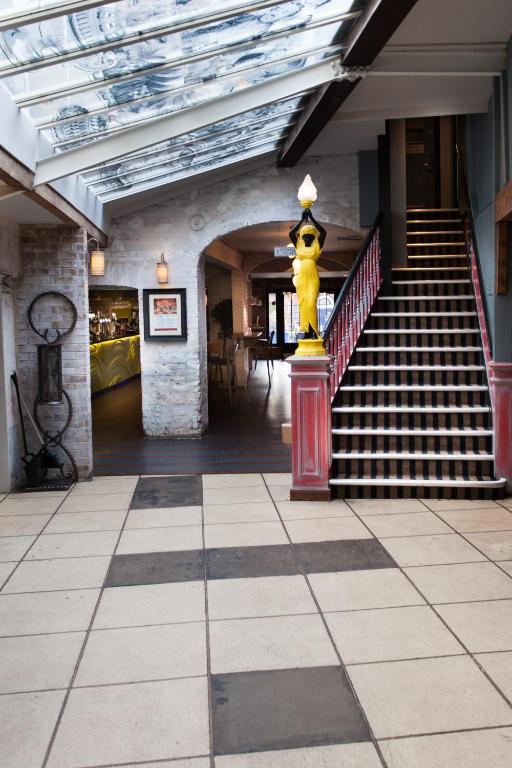 The King's Head Hotel Wetherspoon photo