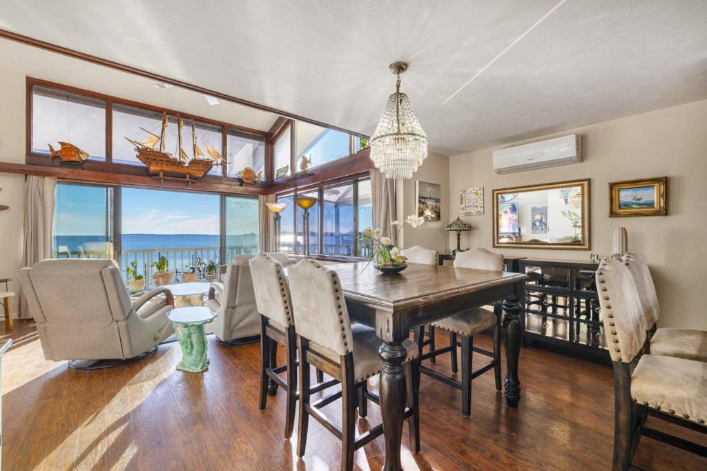 Cedar Tides, Cedar Key