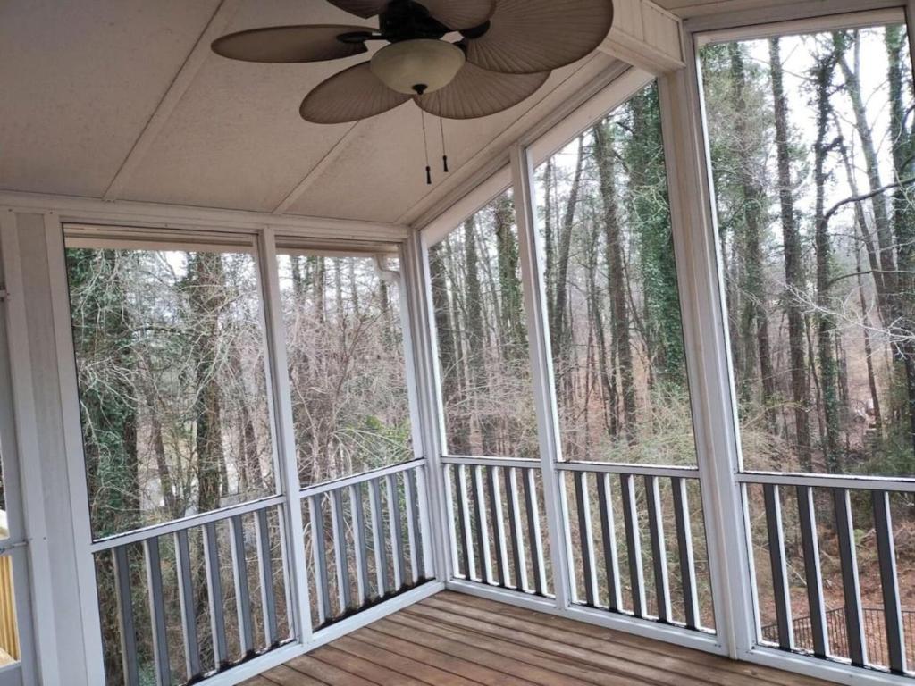 Massive home in a great area, Marietta