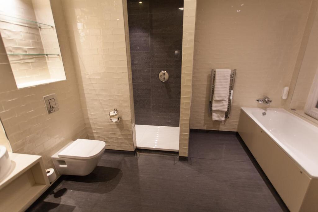 The King's Head Hotel Wetherspoon photo