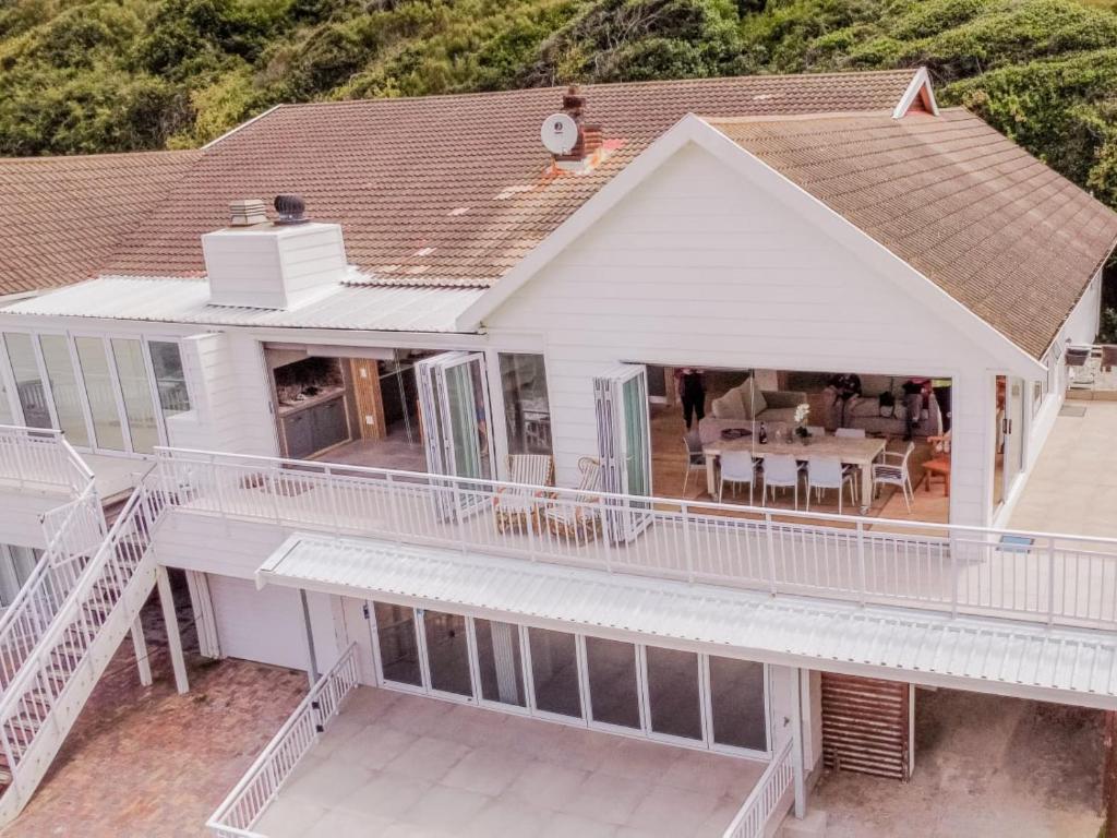 Tide Over, Victoria Bay