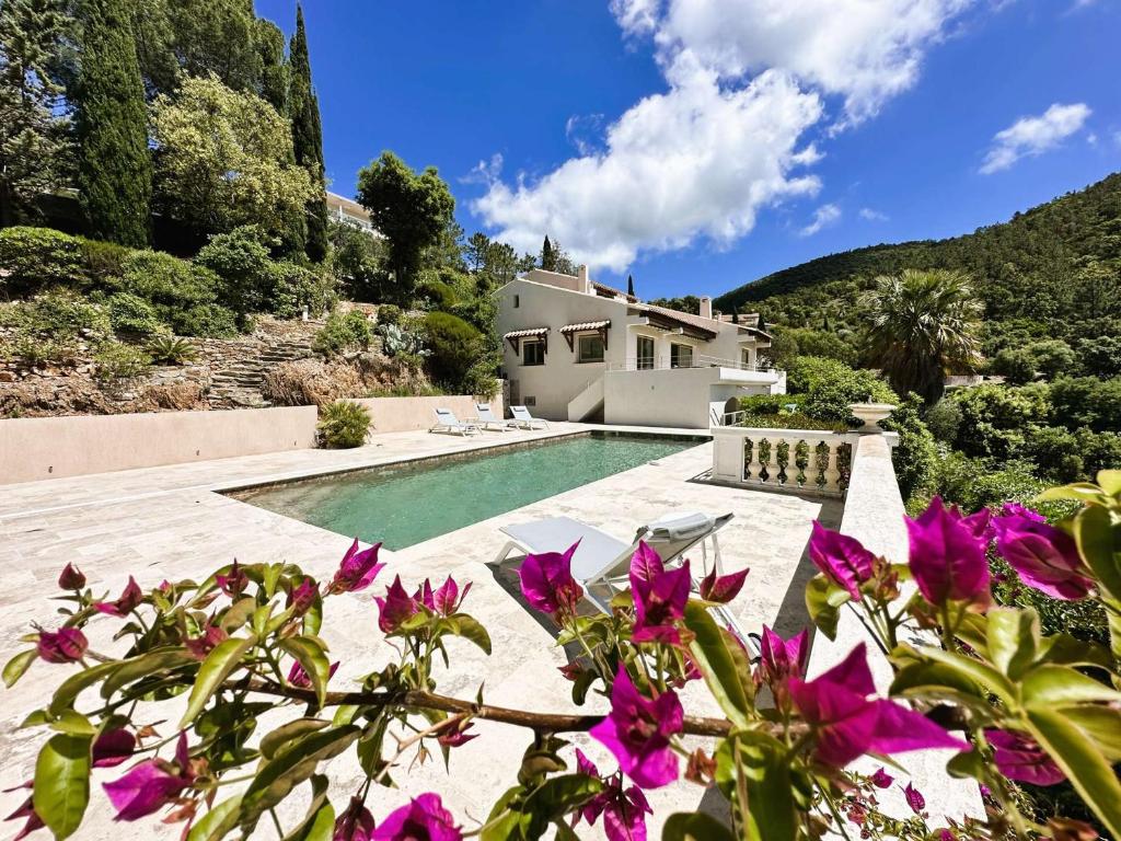 Villa Blanche pour 8 personnes avec piscine privée à La Londes-Les-Maures - 1