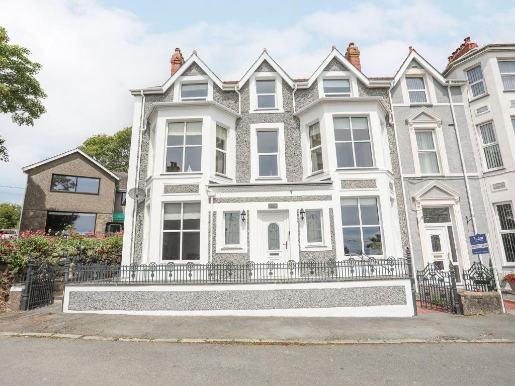 Llwyn Onn 2 bed, Criccieth
