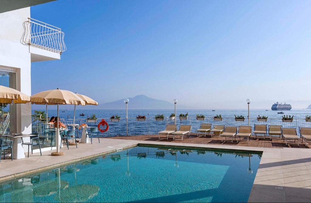 Admiral Hotel - 1