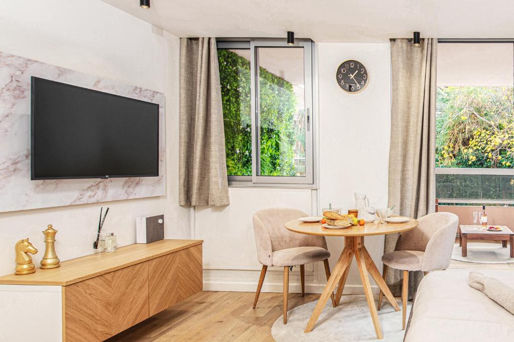 PLAGE - Somptueux Studio - 50 m bord de mer- Proche Monaco - 5