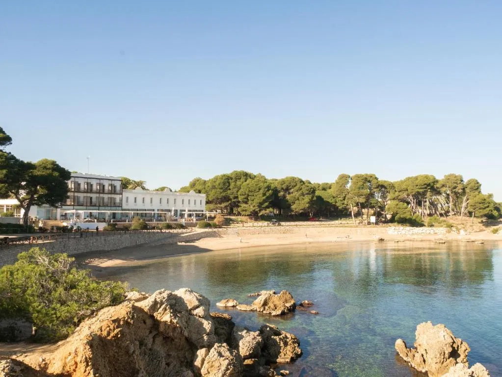 Hostal Empúries，位于莱斯卡拉的酒店